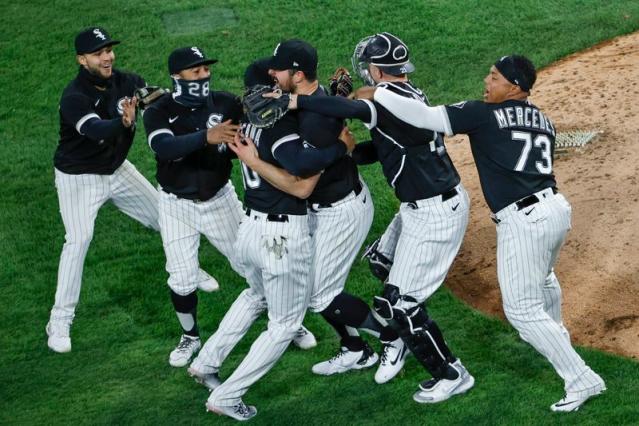 Carlos Rodon Loses Perfect Game in 9th, Gets No-Hitter - The New