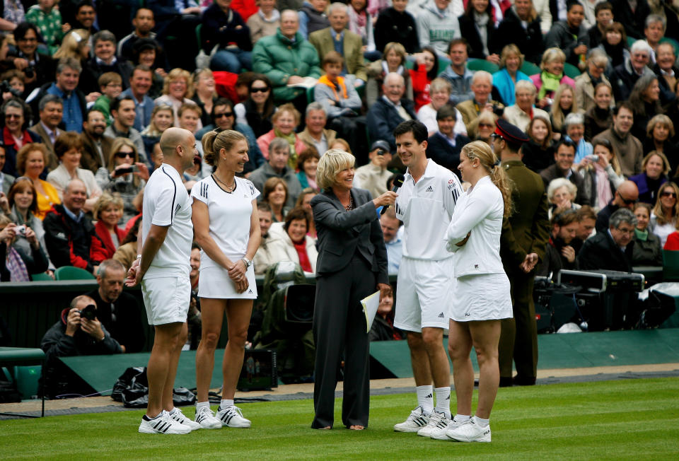 LONDON, ENGLAND - MAY 17: TV Presenter Sue Barker (C) interviews Andre Agassi (L), Steffi Graf (2nd L), Tim Henman (2nd R) and Kim Clijsters (R) prior to the "Centre Court Celebration" at Wimbledon on May 17, 2009 in London, England. (Photo by Paul Gilham/Getty Images)