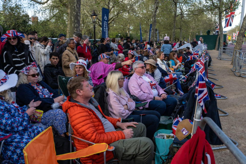 Royal-Fans harren in London aus