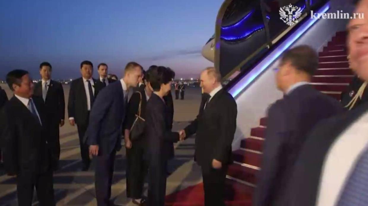 Putin arriving in China. Screenshot