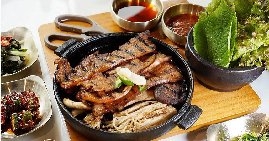 「韓國人愛豬五花（醬油）」特選原塊肉品搭配獨門醃醬，香嫩且多汁，還可搭配紫蘇葉一起入口。（420元，圖／魏妤靜攝，以下同）