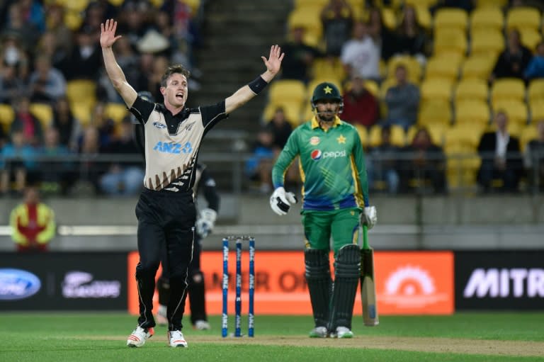 Adam Milne (L) of New Zealand appeals for a catch on Anwar Ali of Pakistan during the third T20 cricket match between New Zealand and Pakistan at Westpac Stadium in Wellington on January 22, 2016