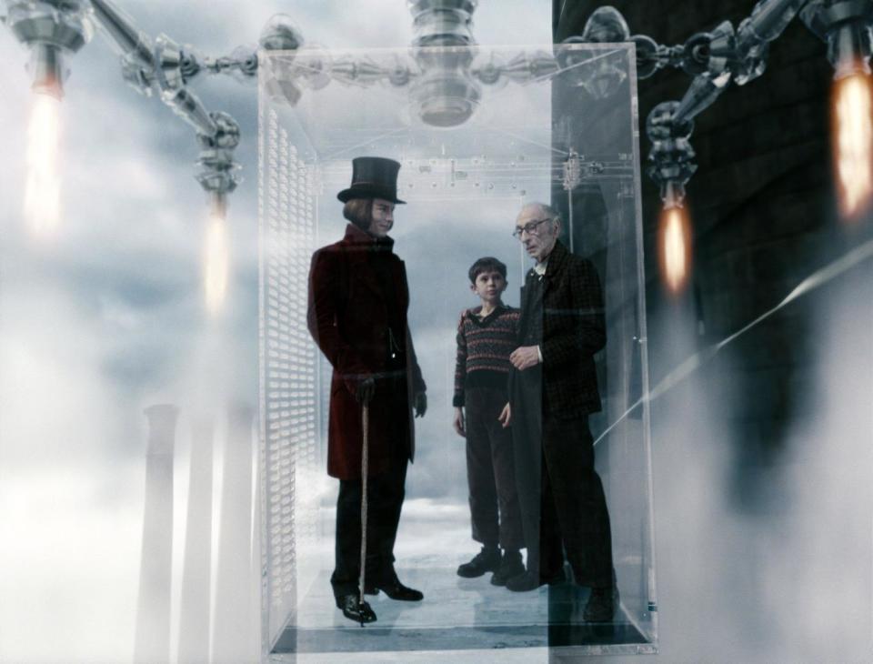 The glass elevator in Charlie And The Chocolate Factory (ES local feed )