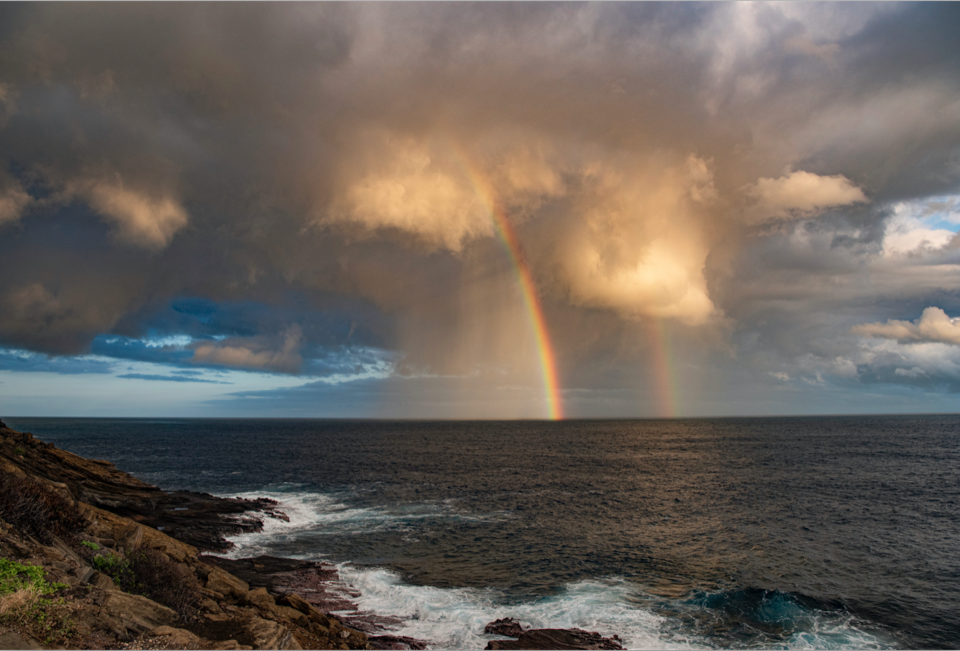 A vertical rainbow, or Kāhili over Hawaii<span class="copyright">Photograph courtesy of Steven Businger/University of Hawai'i in Manoa</span>