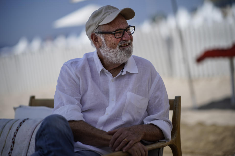 Rob Reiner posa con motivo de la función de aniversario de su película "This is Spinal Tap" en la 75ta edición del Festival Internacional de Cine de Cannes, el miércoles 18 de mayo de 2022 en Cannes, Francia. (Foto AP/Daniel Cole)