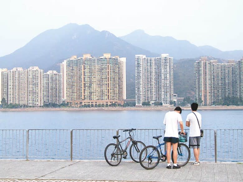 調查指，本港年青人對買樓心態悲觀，六成打算結婚的受訪者，有38%人指因為買樓，推遲結婚考慮。