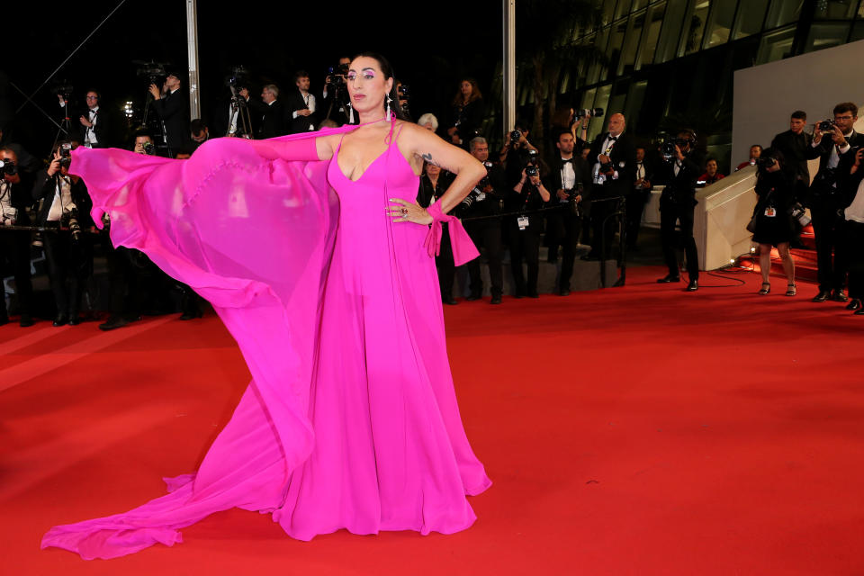 <p>Présidente du jury de la Caméra d'or de ce 75e Festival de Cannes, Rossy de Palma était merveilleuse sur le tapis rouge de Cannes de ce 20 mai, avec une robe rose qui restera dans les annales. (Gisela Schober/Getty Images)</p> 