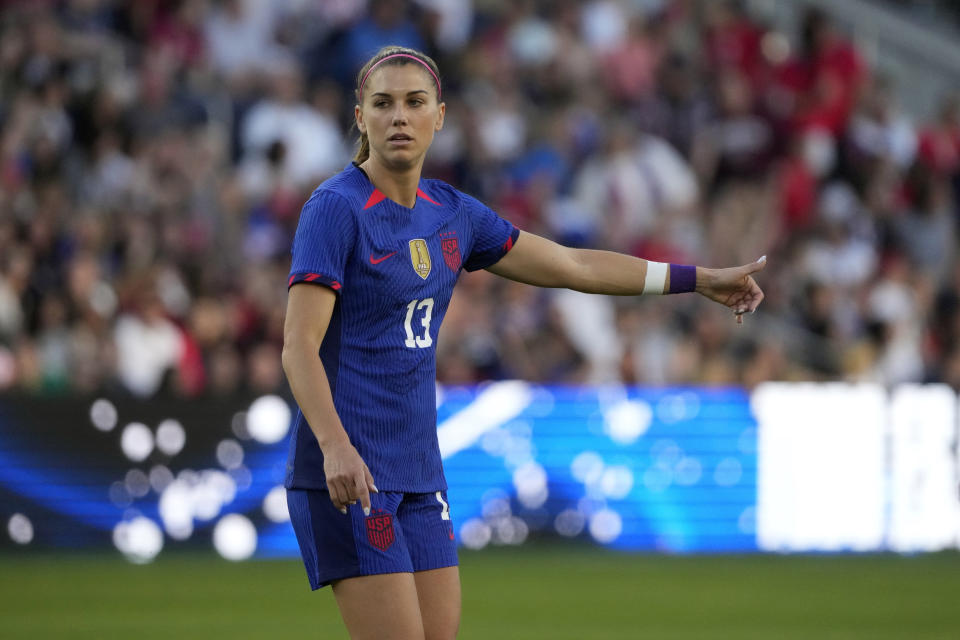 ARCHIVO - La delantera estadounidense Alex Morgan durante el primer tiempo del partido amistoso contra Irlanda, el 11 de abril de 2023, en San Luis. (AP Foto/Jeff Roberson)