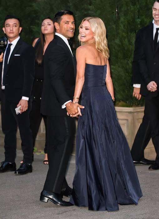 kelly-ripa-and-husband-mark-consuelos