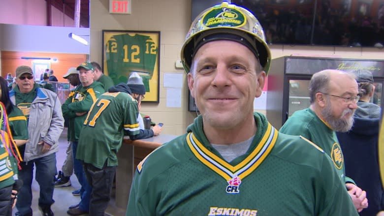 Edmonton Eskimos fans crash Commonwealth to join team in TV commercial