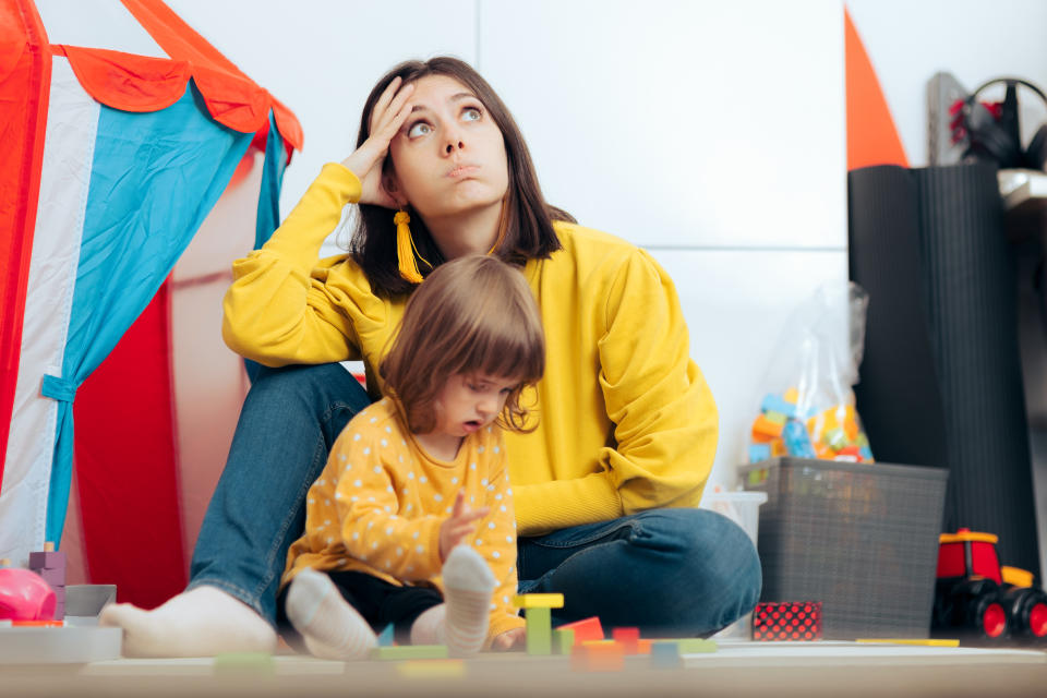 A menudo se pierde de vista que tras la manera de criar, existe todo un contexto cultural, económico, político, social que impide una maternidad dotada de derechos/Getty Images.