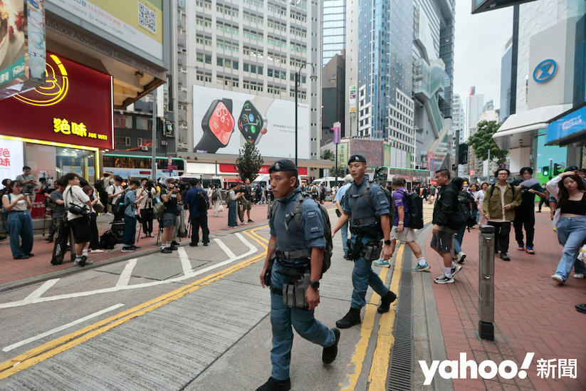 A large number of police personnel were deployed in the area of ​​Yee Wo Street in Causeway Bay.