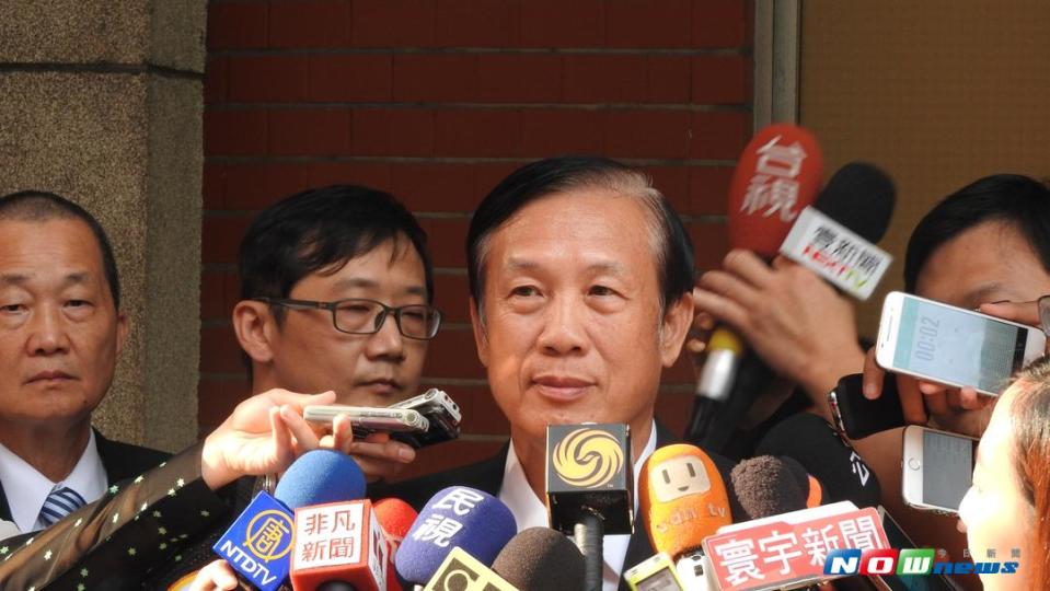 商總理事長賴正鎰拜會立法院長蘇嘉全，會前受訪時賴表示，調整基本工資最終的獲利者，是在台工作的60萬外勞。（圖／記者戴祺修攝,2017.08.15）