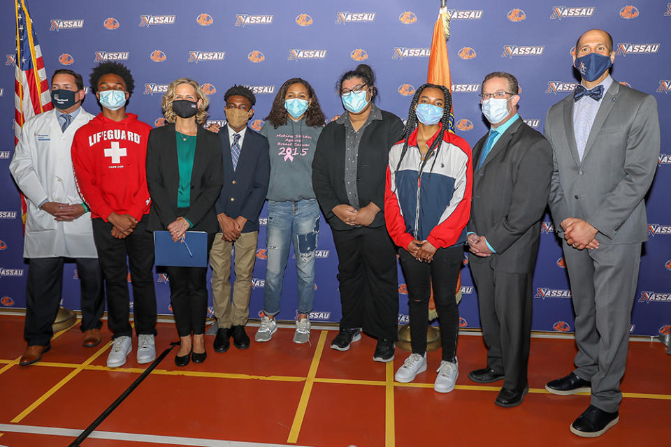 The Nassau County youth vaccine ambassadors, accompanied by, left to right, Dr. Daniel Fagan of Northwell Health, Nassau County Executive Laura Curran, Nassau County Commissioner of Health Lawrence Eisenstein and Dr. Jermaine Williams, President of Nassau Community College. Nicolette Carrion stands center in grey hoodie. (Office of the Nassau County Executive)