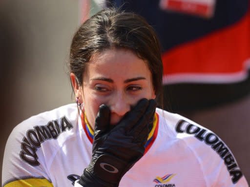 La colombiana Mariana Pajón celebra su victoria en la final de BMX de los Juegos Olímpicos de Londres-2012, este viernes en el Parque Olímpico de la capital británica. (AFP | Lon Neal)