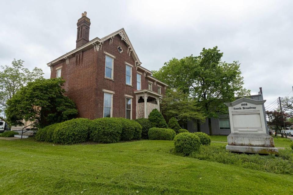 A demolition permit had been filed for the Thomas Watkins House on the corner of South Broadway and Virginia, built by architect John McMurtry in the 1880’s. May 5, 2021.