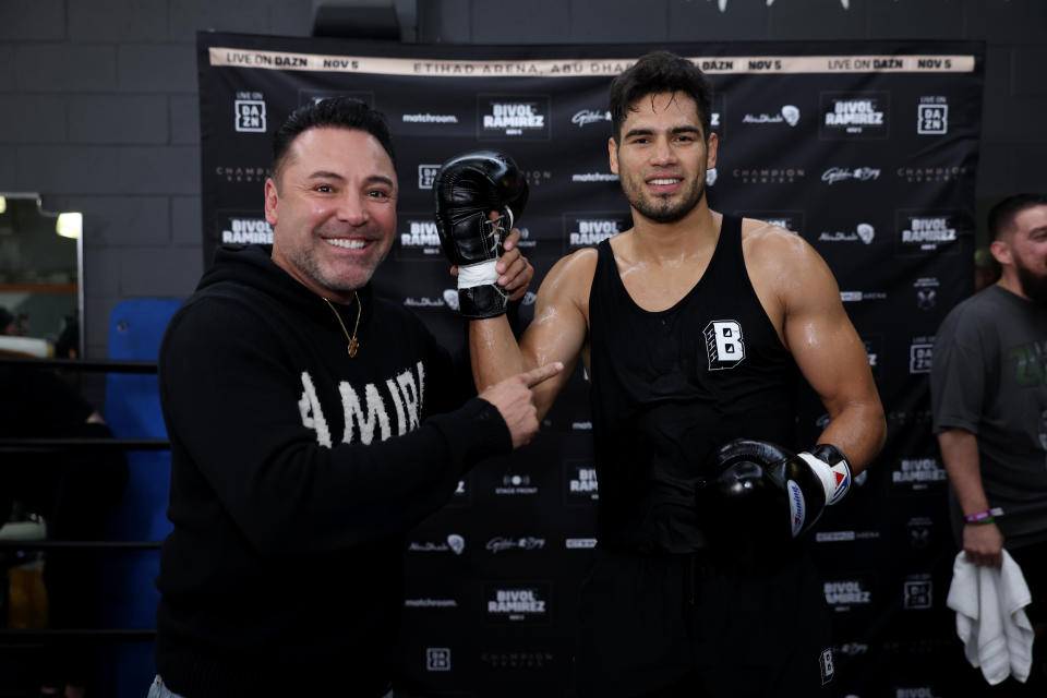 NORTH HOLLYWOOD, CALIFORNIA - OCTOBER 11: Oscar De La Hoya (L) and Zurdo Ramirez pose for a photo for the media on October 11, 2022 in North Hollywood, California. (Photo by Cris Esqueda/Golden Boy/Getty Images)