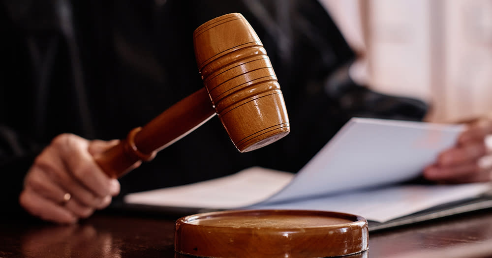 This article is about a Ghanaian man seeking international protection in Ireland. In the photo, the hand of a judge holding a gavel.