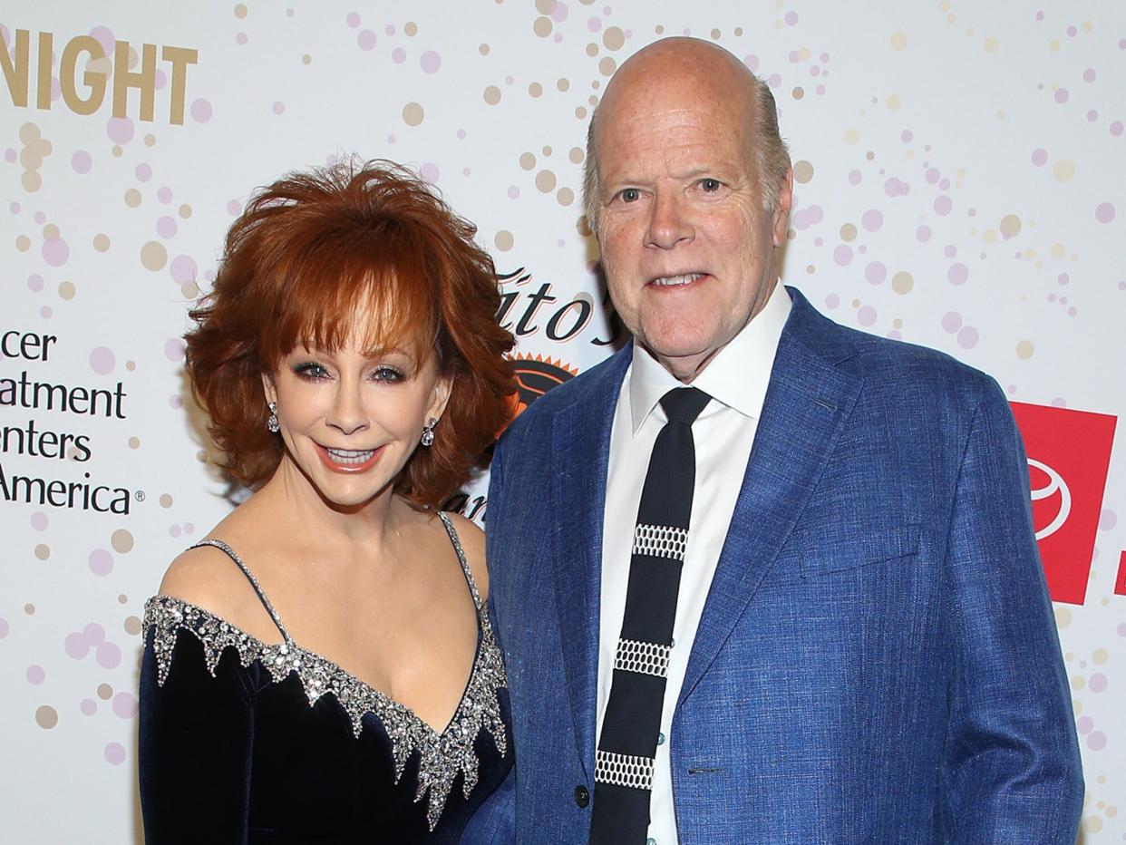 Reba McEntire and Rex Linn attend Inaugural Gateway Celebrity Fight Night on March 12, 2022 in Phoenix, Arizona