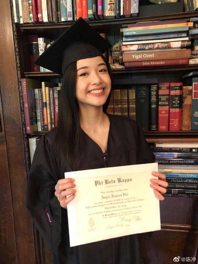 陳沖的女兒Angela從哈佛大學畢業。（圖／陳沖 微博）