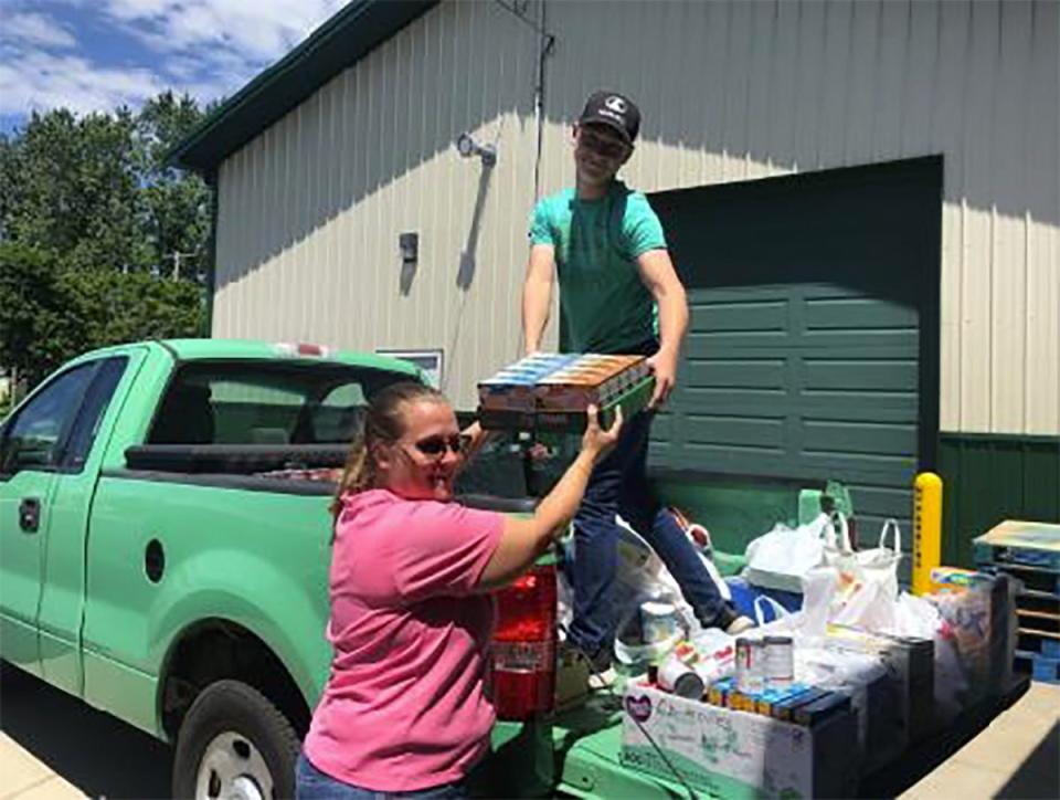 Carri and Skyler Foley unload donations at the Branch Area Food Pantry.