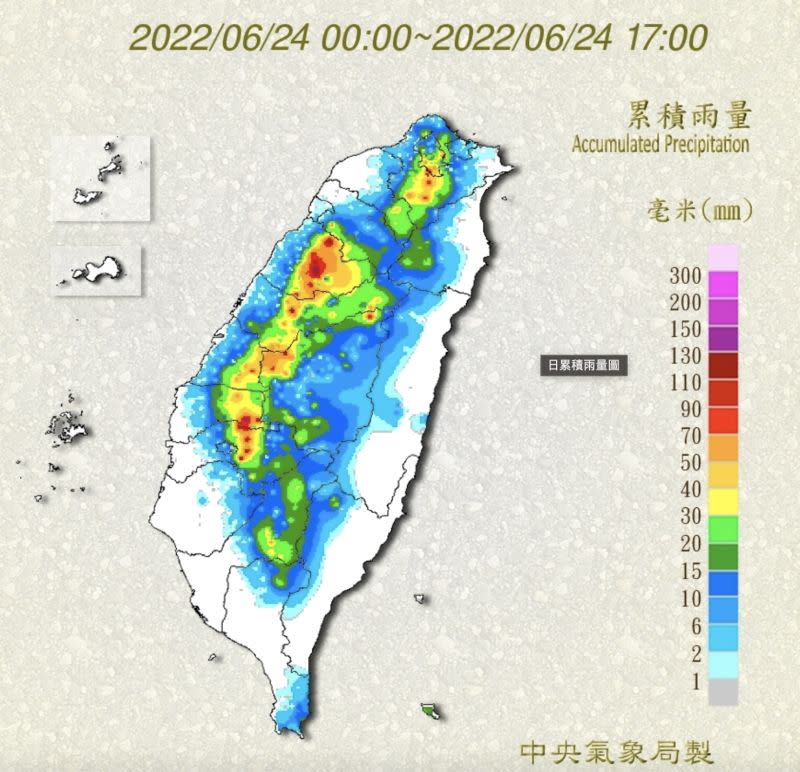 ▲今日午後強降雨範圍集中在中部以北地區，多處地區3小時累積雨量都突破100毫米。（圖／翻攝中央氣象局官網）