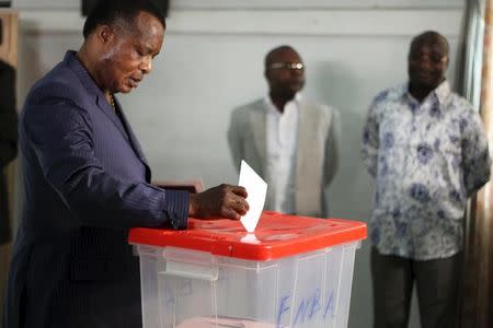 Republic of Congo President Denis Sassou Nguesso votes at a polling station in Brazzaville, Congo, October 25, 2015. REUTERS/Roch Baku