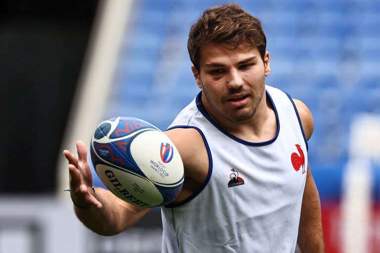 Una excelente noticia para Francia y para el Mundial todo: Antoine Dupont vuelve a capturar la pelota; el medio-scrum estaría disponible en el cuarto de final contra Sudáfrica.