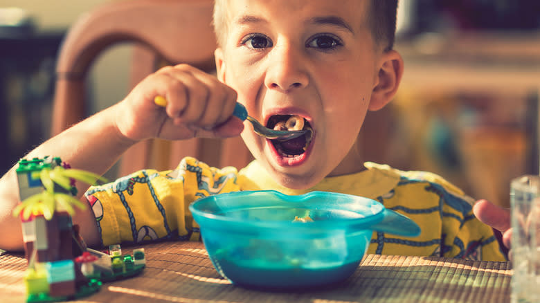 kid eating cereal from bowl