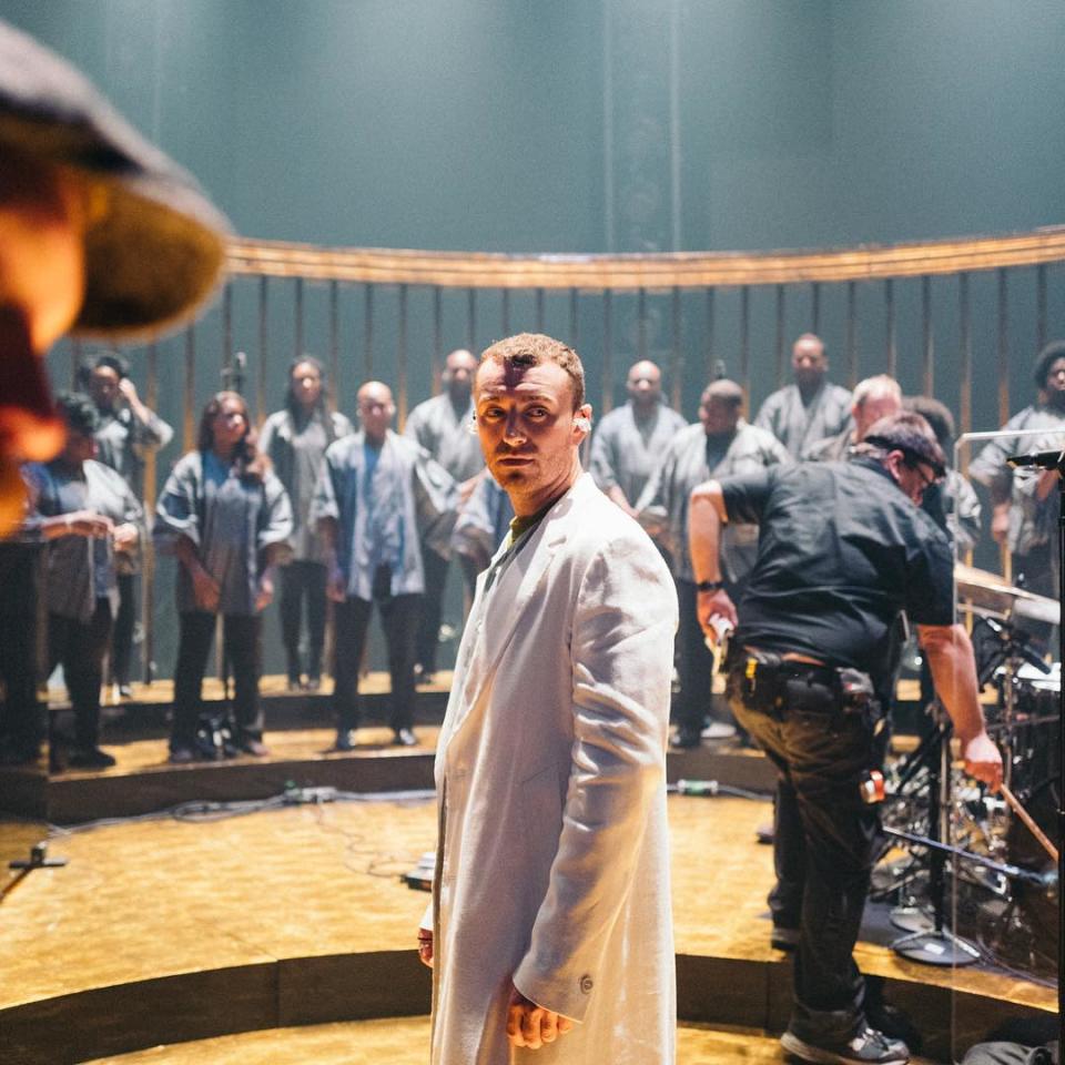 <p>Otro artista que también nos mostró como son los últimos instantes antes de salir al escenario fue Sam Smith. (Foto: Instagram / <a rel="nofollow noopener" href="http://www.instagram.com/samsmithworld/?hl=es" target="_blank" data-ylk="slk:@samsmithworld;elm:context_link;itc:0;sec:content-canvas" class="link ">@samsmithworld</a>). </p>