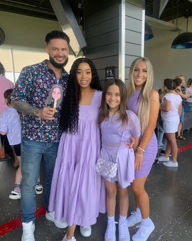 <p>Amanda Lynn Instagram </p> Pauly D, Nikki Hall, Amabella DelVecchio, and Amanda Lynn