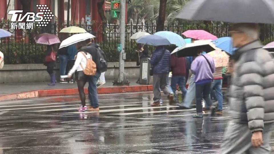 東北風影響，基隆北海岸、東半部地區及大台北山區有局部短暫雨。（示意圖／TVBS資料畫面）