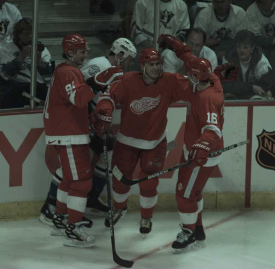 The Red Wings celebrate their fifth goal during Game 3 of the playoff series against the Ducks in Anaheim, Calif., Tuesday, May 6, 1997.