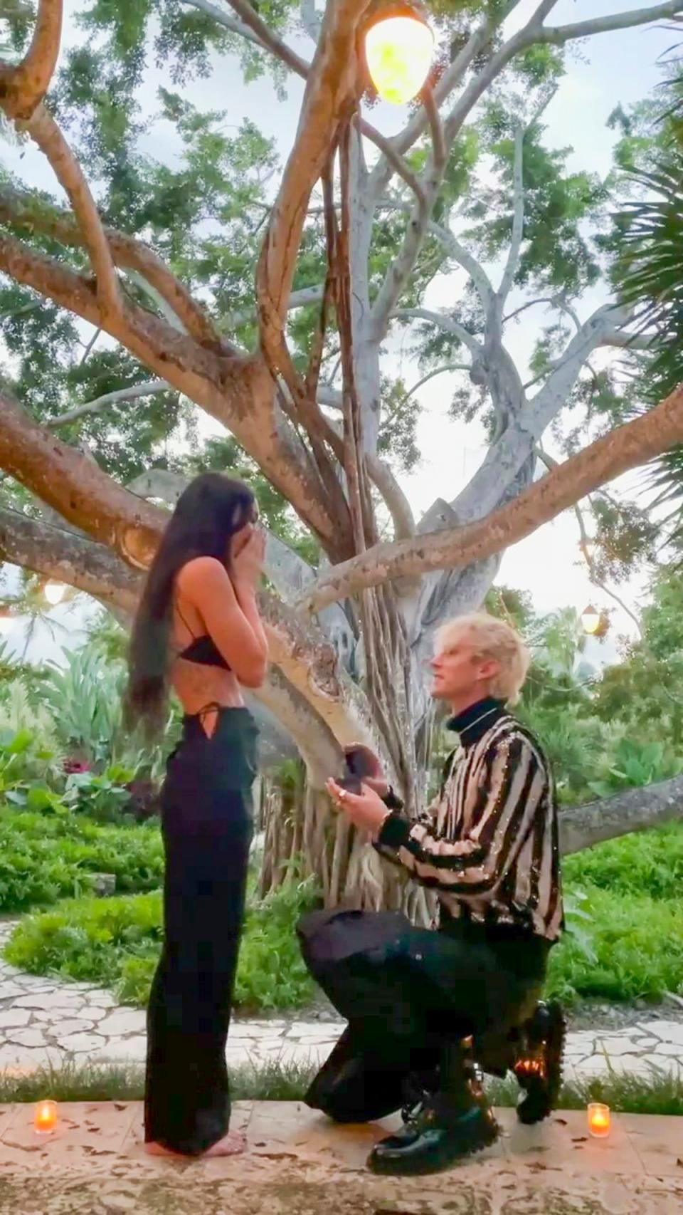 Machine Gun Kelly proposes to Megan Fox with a Toi et Moi ring in 2022 (Megan Fox)