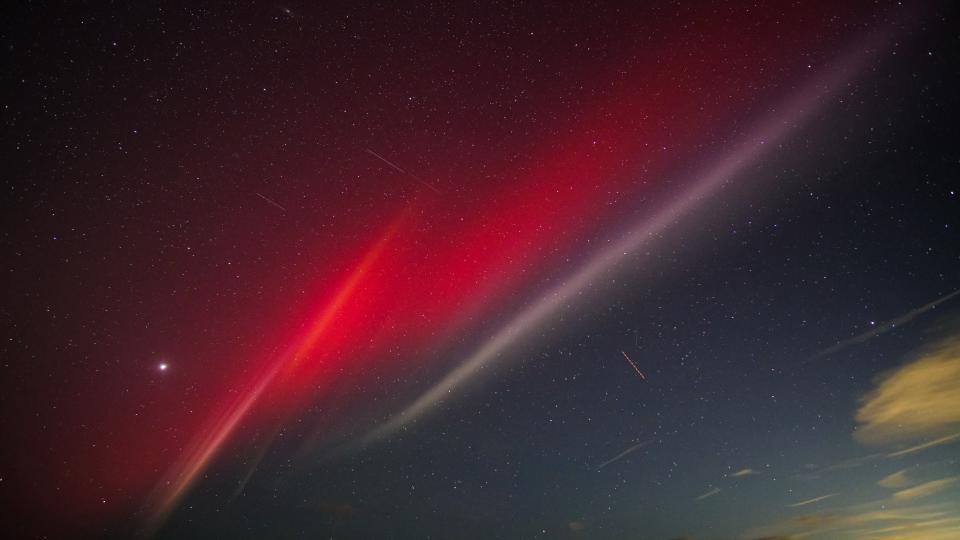 Steven lomas managed to photograph mysterious STEVE above Dunstanburgh castle Northumberland, UK.