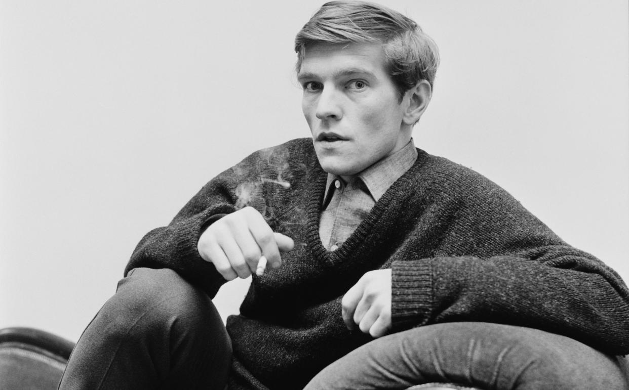 Tom Courtenay photographed backstage at the Globe Theatre on Shaftesbury Avenue in 1963 - Popperfoto