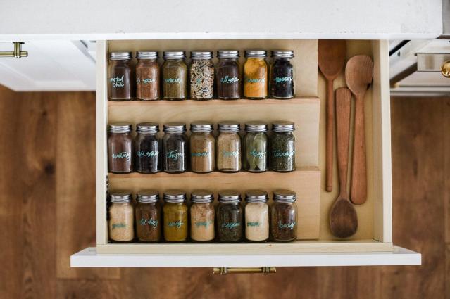 Rustic Mason Jar Spice Rack Display, Spice Rack, Mason Jars, Kitchen Spice  Rack, Rustic Spice Rack, Mason Jar Spices, Chalkboard Labels -  Israel