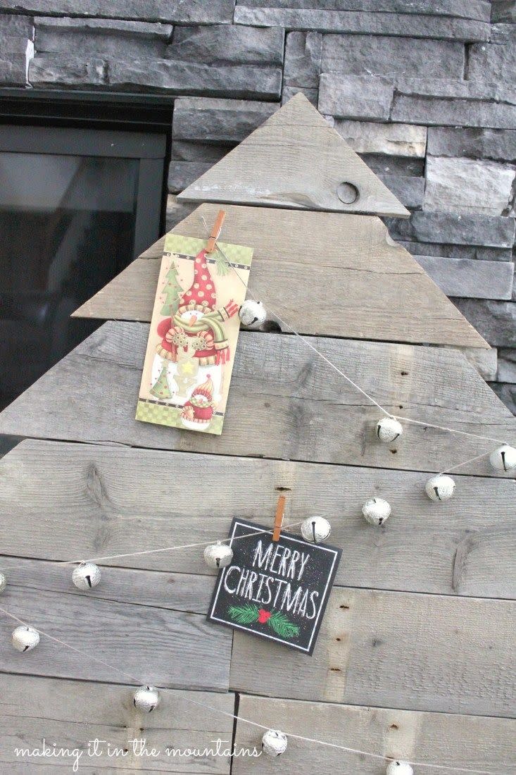 13) Pallet Christmas Tree Card Holder