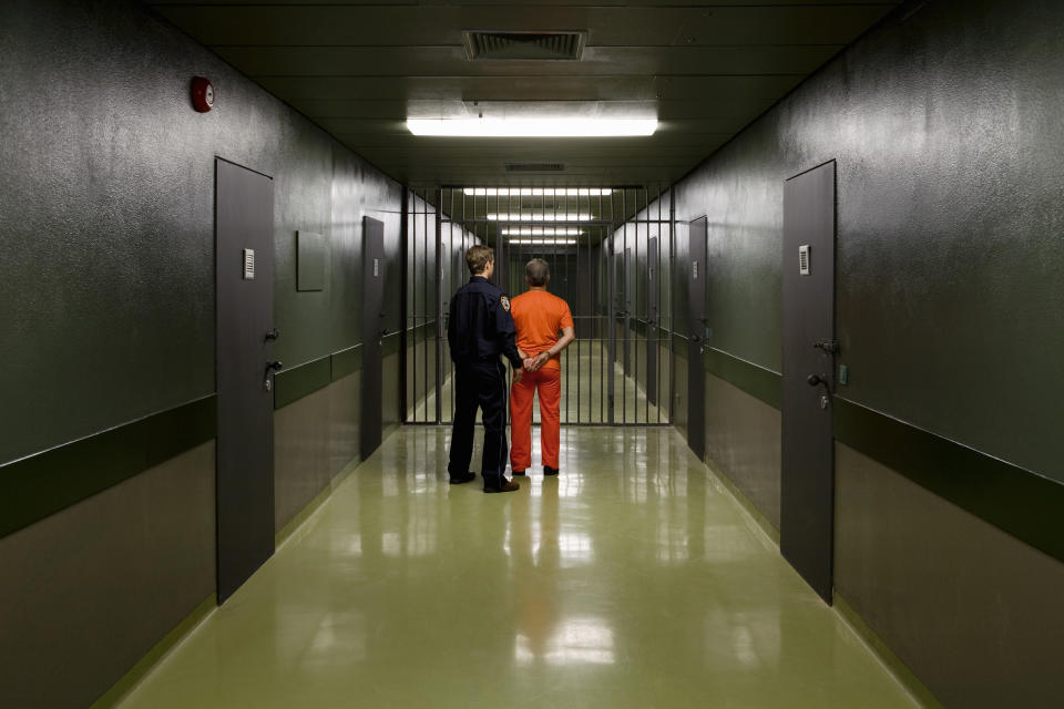 Für viele Langzeithäftlinge wartet vor den Toren des Gefängnisses eine fast unbekannte Welt. (Symbolbild: Getty Images)