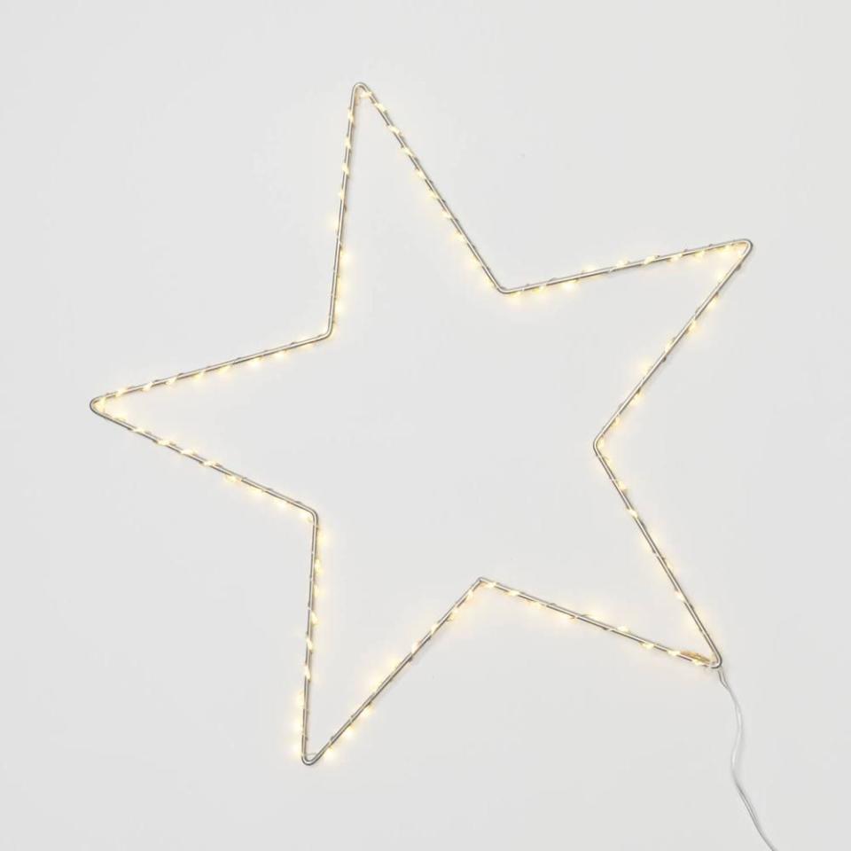 16) Dormify Star Wire Wall Light