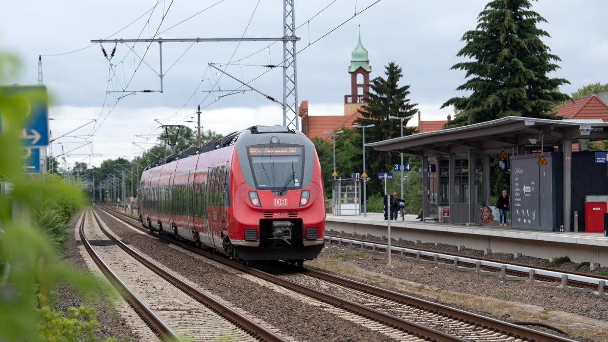 Im Regionalverkehr hat die Deutsche Bahn einen Marktanteil von zwei Dritteln - die restlichen Strecken fahren Konkurrenten. Foto: Soeren Stache