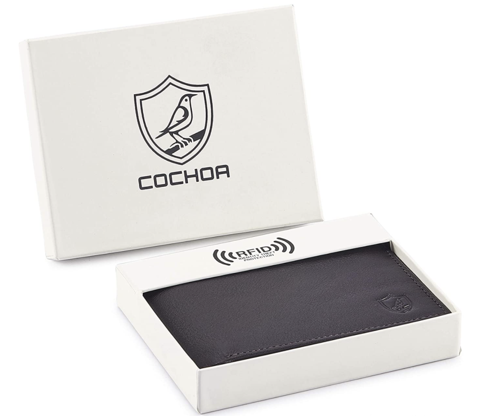 Cochoa Men's Bi-Fold Leather RFID Blocking Wallet - Amazon Canada. 