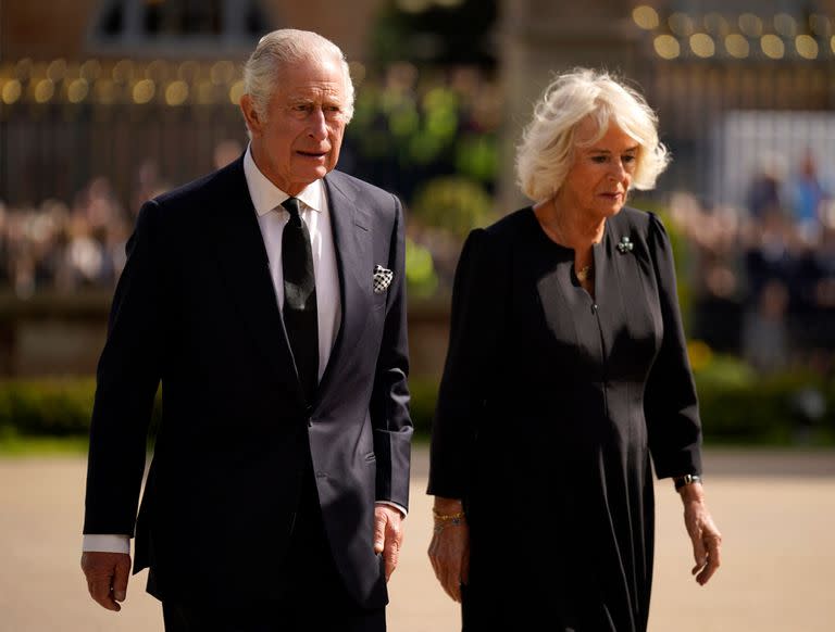 Carlos III y Camilla en el castillo de Hillsborough, en Belfast. (Photo by Niall Carson / POOL / AFP)