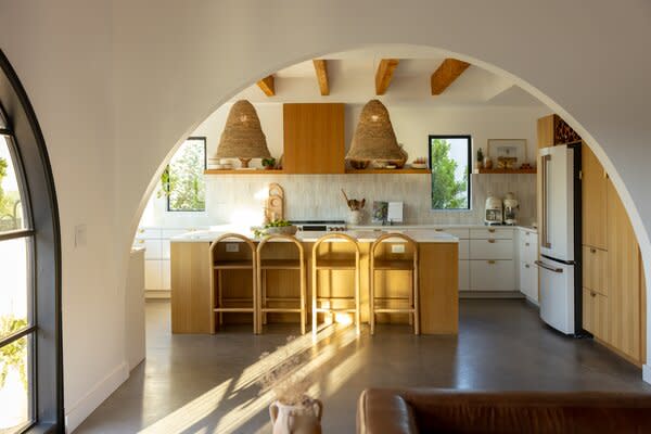 There are 12 arches in total throughout the home, playing up the desert modernism vibes. 