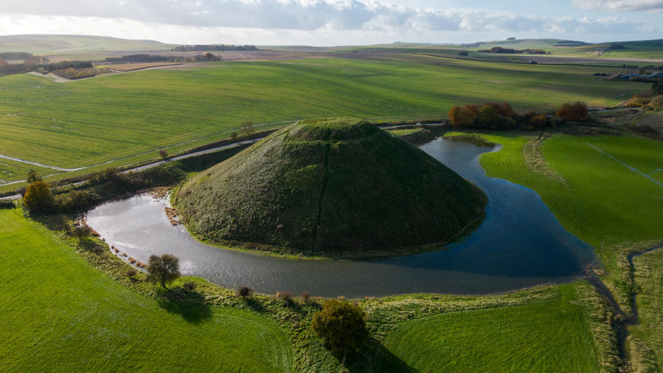 A moat has formed around the base of Silbury Hill in Wiltshire. (SWNS)