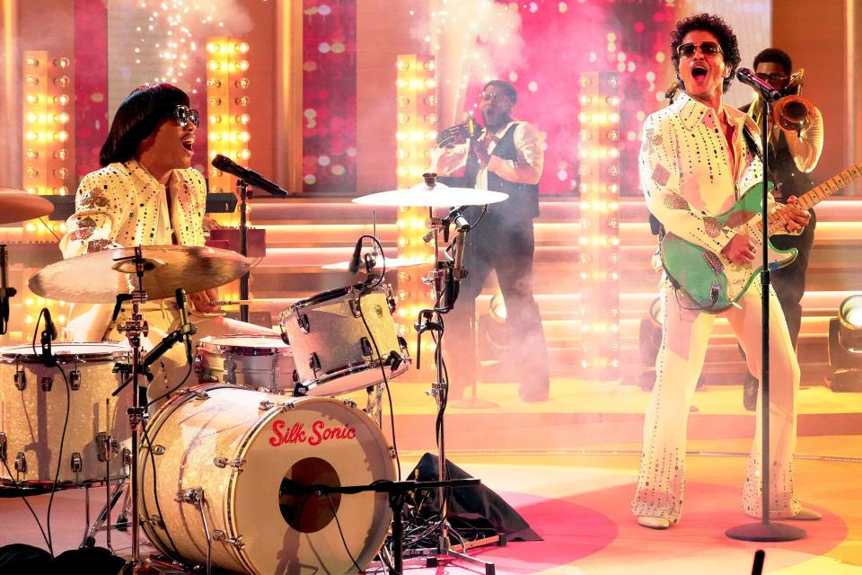 LAS VEGAS, NEVADA - APRIL 03: (L-R) Anderson .Paak and Bruno Mars of Silk Sonic perform onstage during the 64th Annual GRAMMY Awards at MGM Grand Garden Arena on April 03, 2022 in Las Vegas, Nevada. (Photo by Kevin Mazur/Getty Images for The Recording Academy)