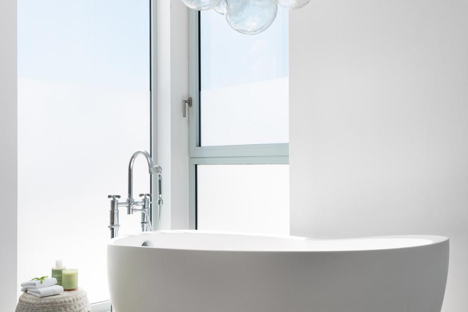 The bathroom inside a villa at Cabuya