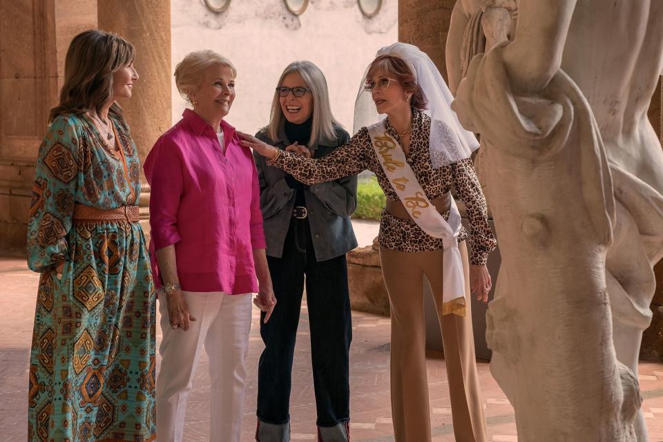 Weil Vivian (Jane Fonda, rechts) heiratet, geht es für sie und ihre Freundinnen, Carol (Mary Steenburgen), Sharon (Candice Bergen) und Diane (Diane Keaton, von links), zum Junggesellinnenabschied nach Italien. (Bild: 2023 FIFTH SEASON, LLC/Riccardo Ghilardi/Universal Studios)