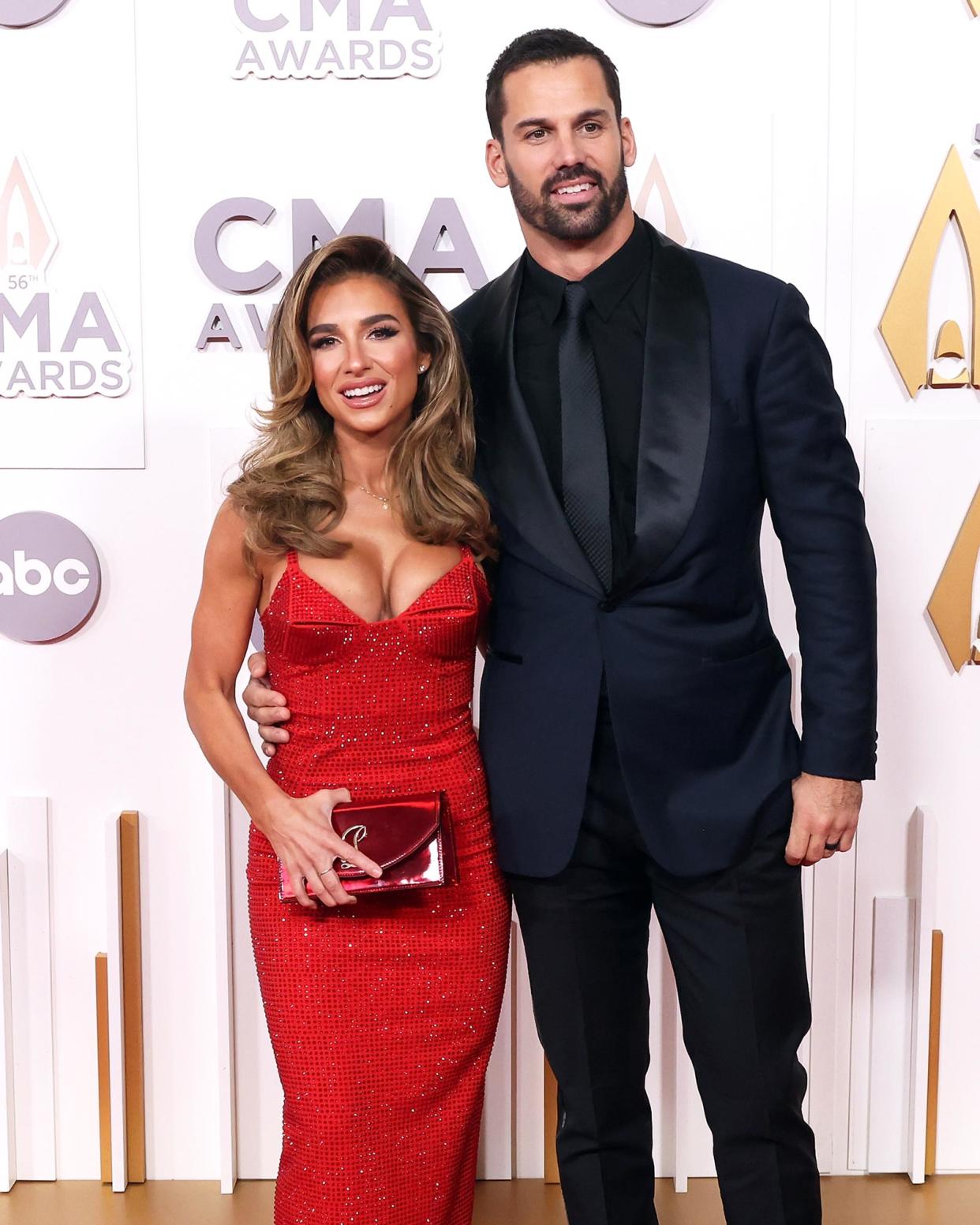 Jessie James Decker Thirsts Over Husband Eric Decker Doing Laundry Shirtless