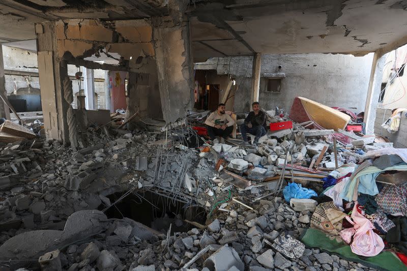 Secuelas de un ataque israelí contra una casa, en Rafah